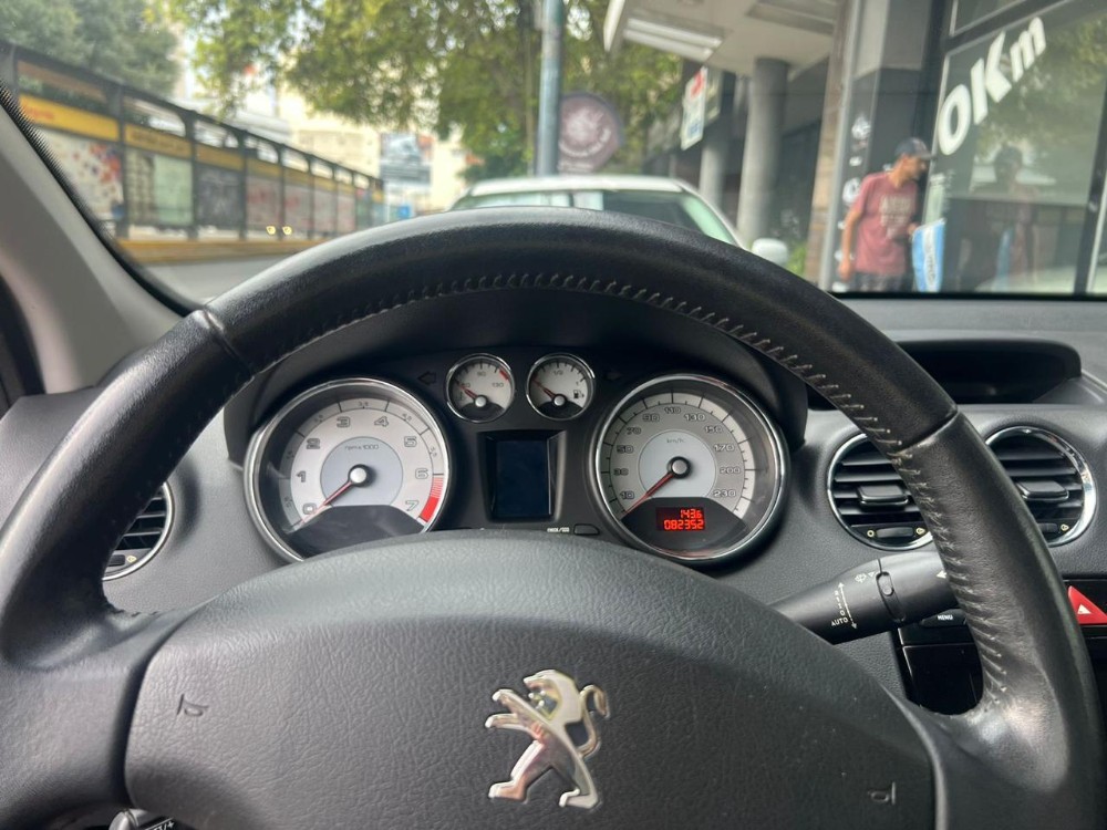 Peugeot 408 Allure Plus — foto 3